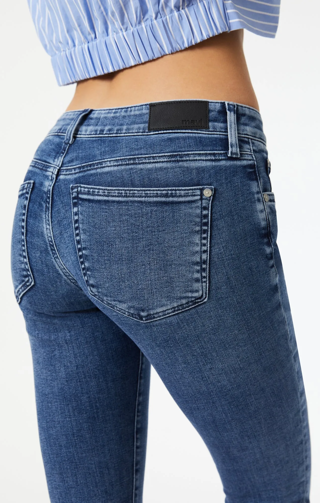 ALEXA SKINNY IN MID FEATHER BLUE