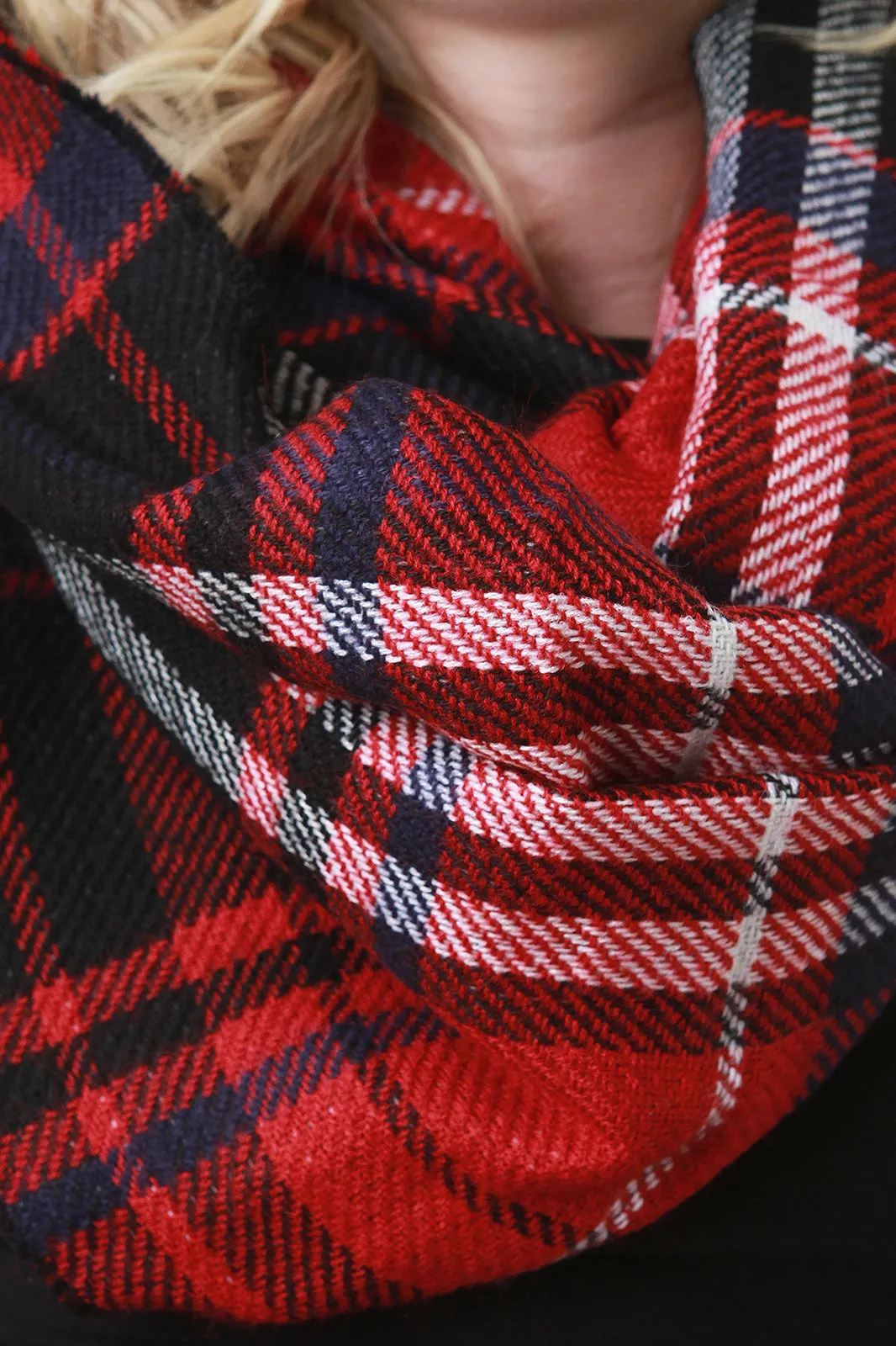 Checker Thread Infinity Scarf