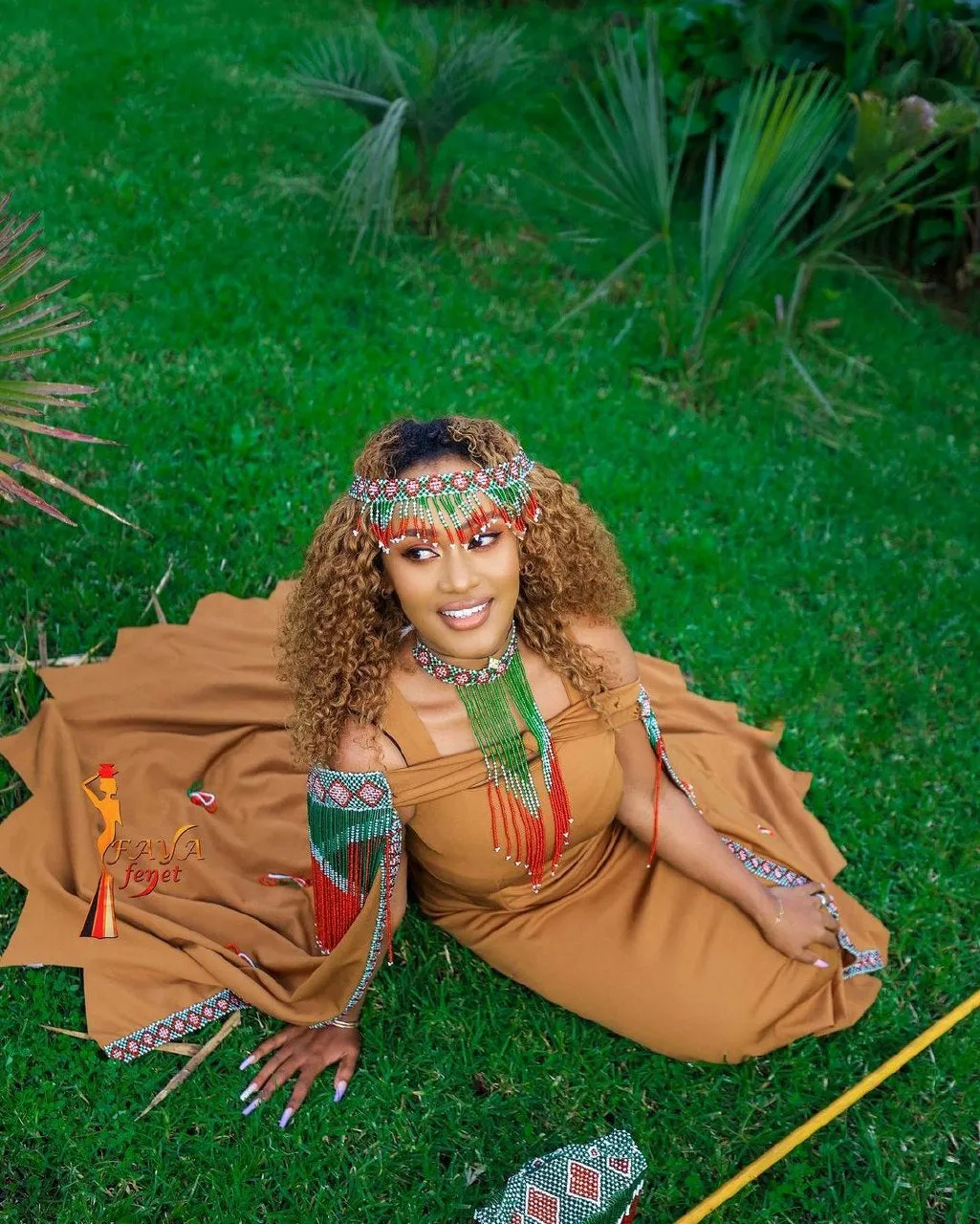 Elegant Brown Oromo Dress Cultural Oromo Culture Attire with Head and Neck Accessories