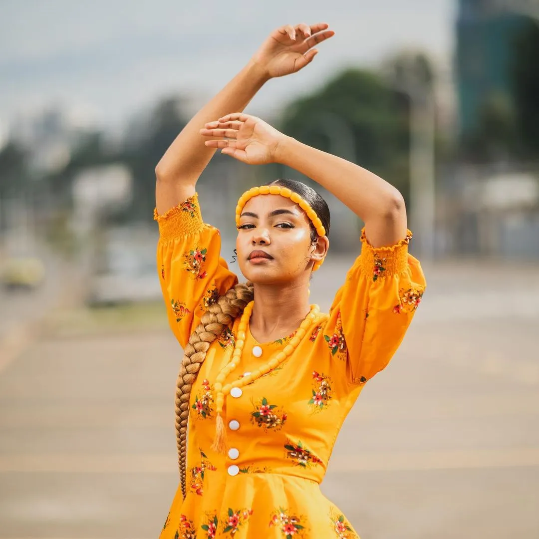 Gorgeous 2-Piece Oromo Dress Orange Stunning Oromo Culture Attire with Accessories