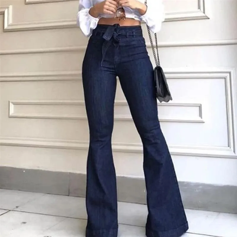 Jeans with a high waist and wide legs