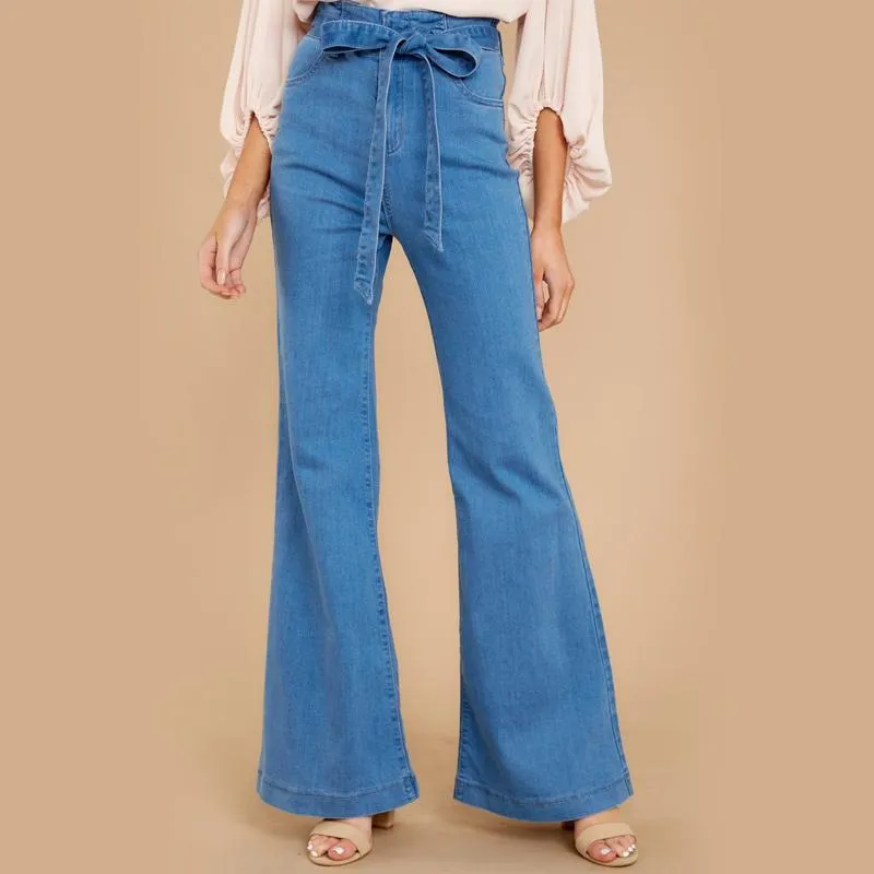 Jeans with a high waist and wide legs