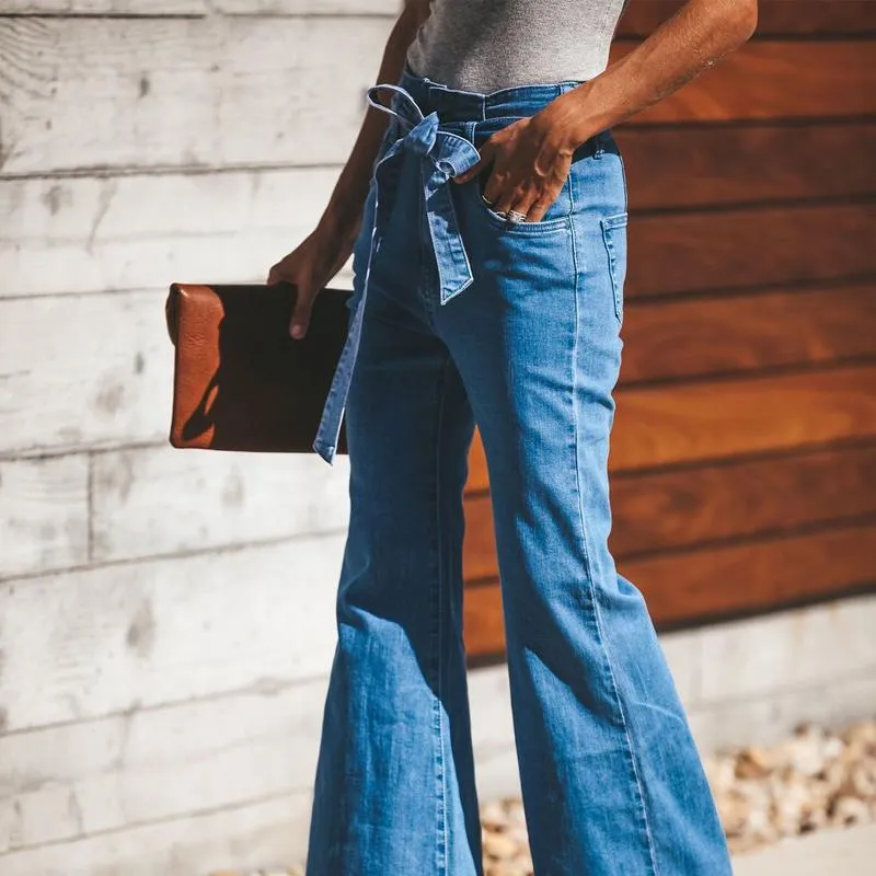 Jeans with a high waist and wide legs