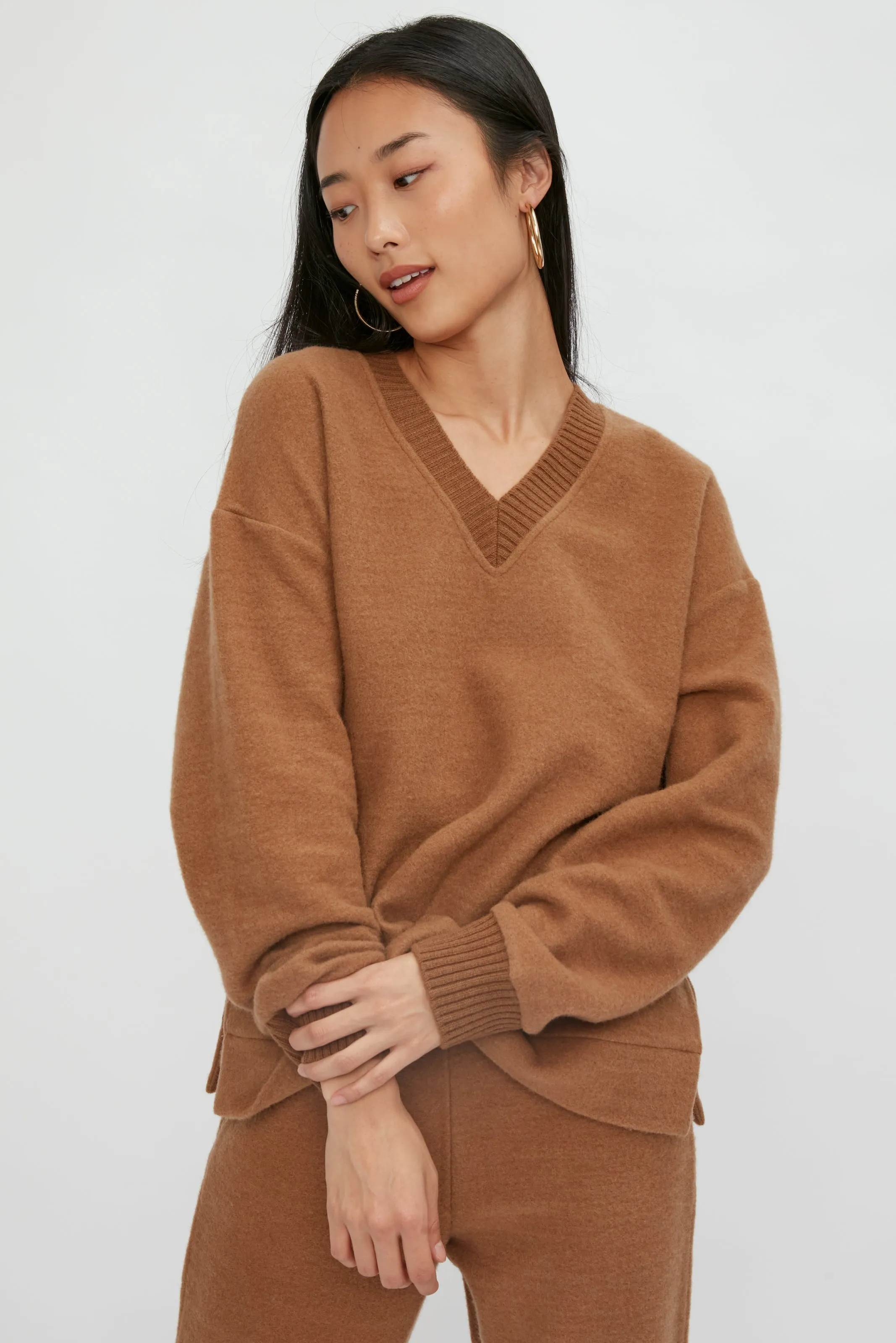 Mammola V-Neck Sweatshirt in Camel