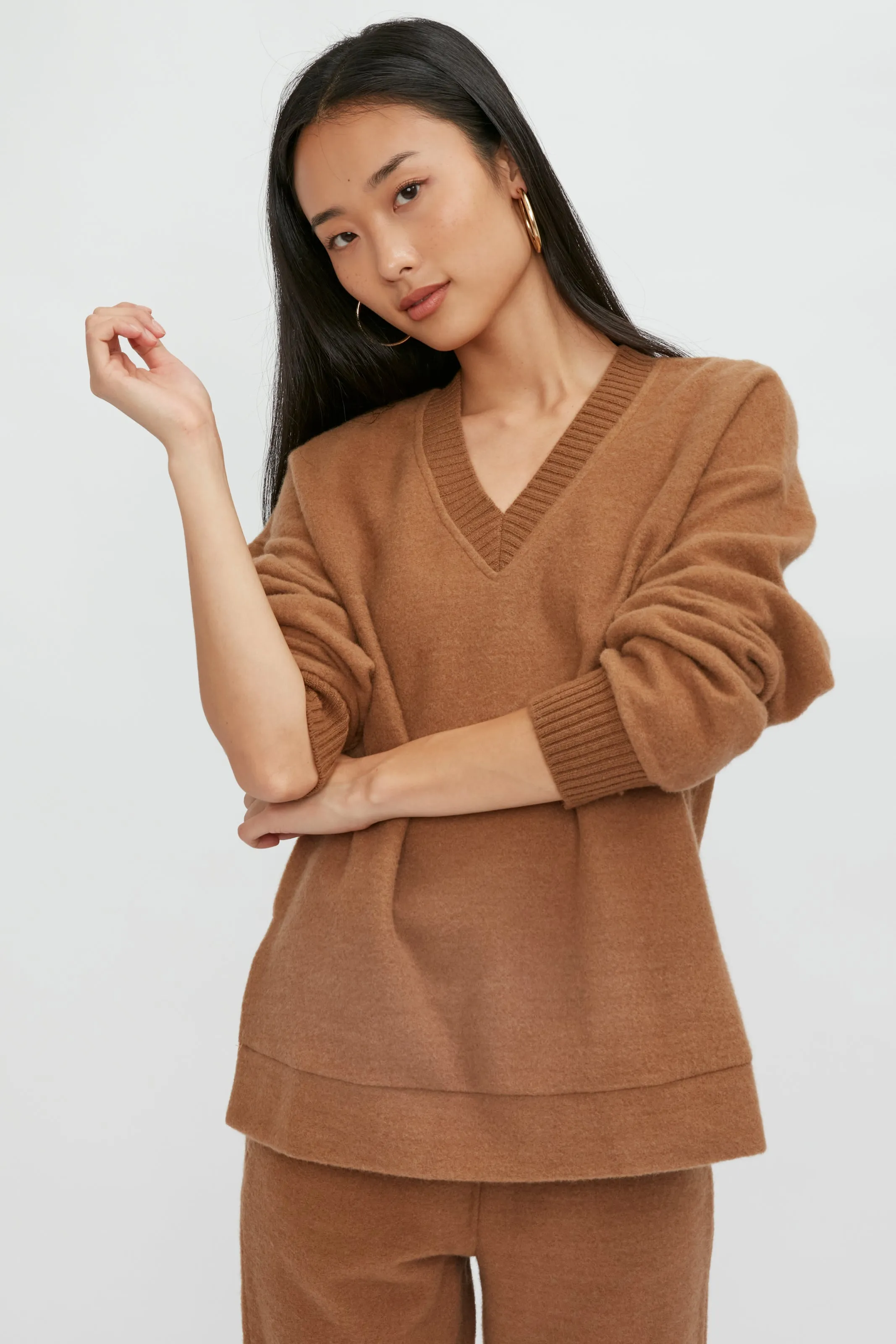 Mammola V-Neck Sweatshirt in Camel