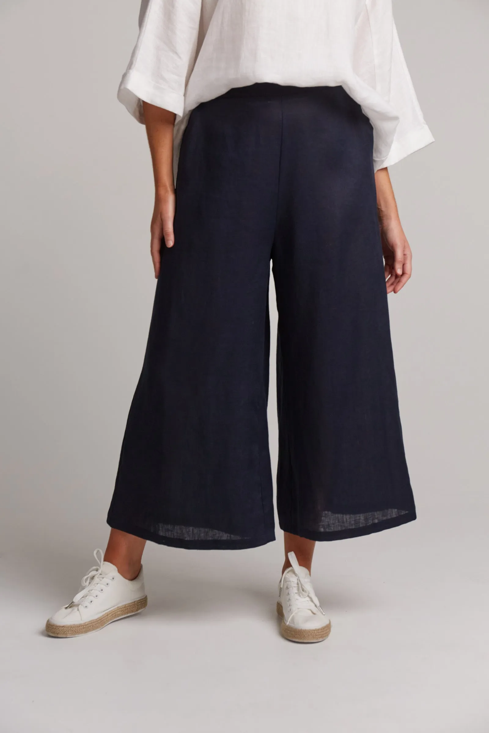 STUDIO CROP PANT NAVY