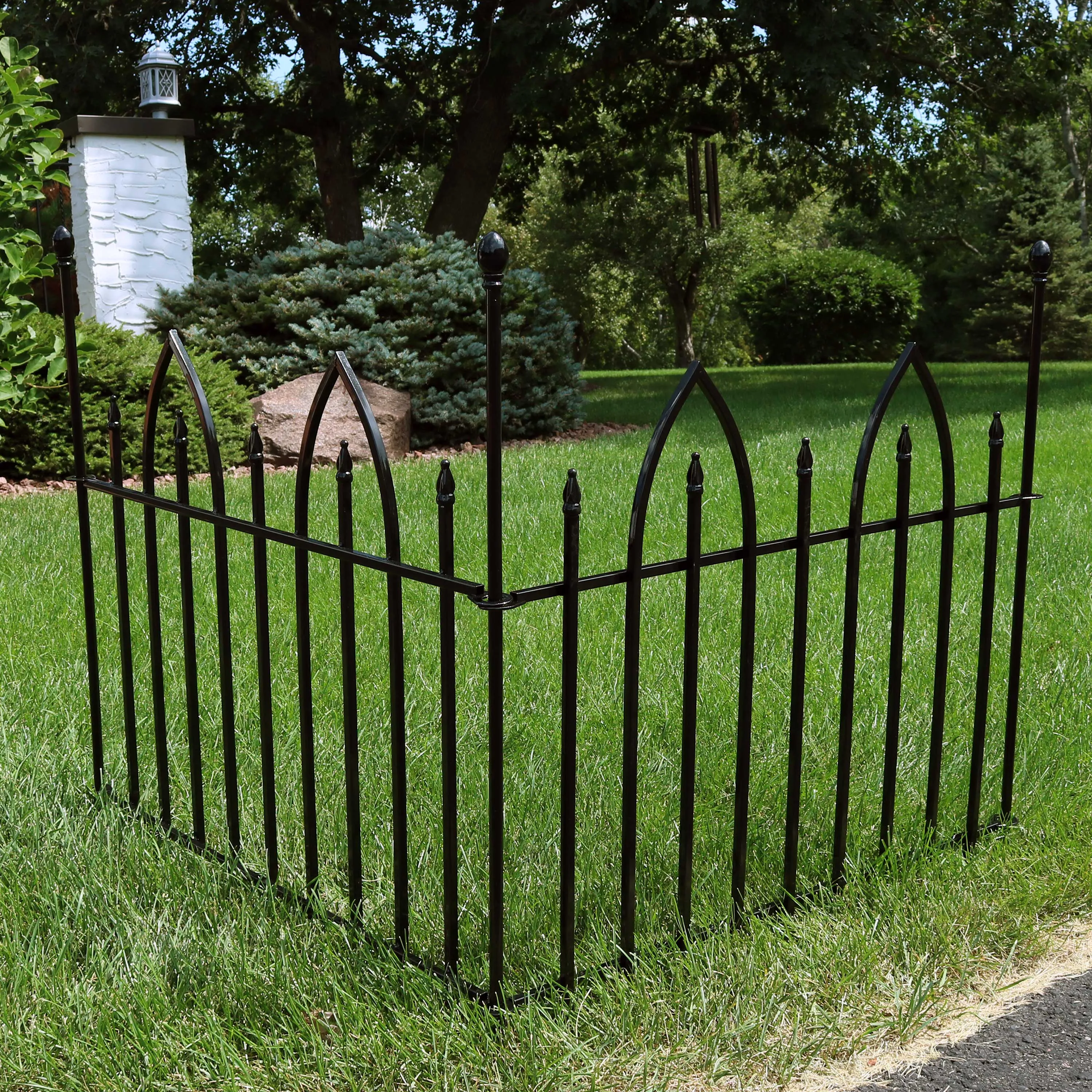 Sunnydaze 2-Piece Gothic Iron Decorative Garden Border Fence - Black