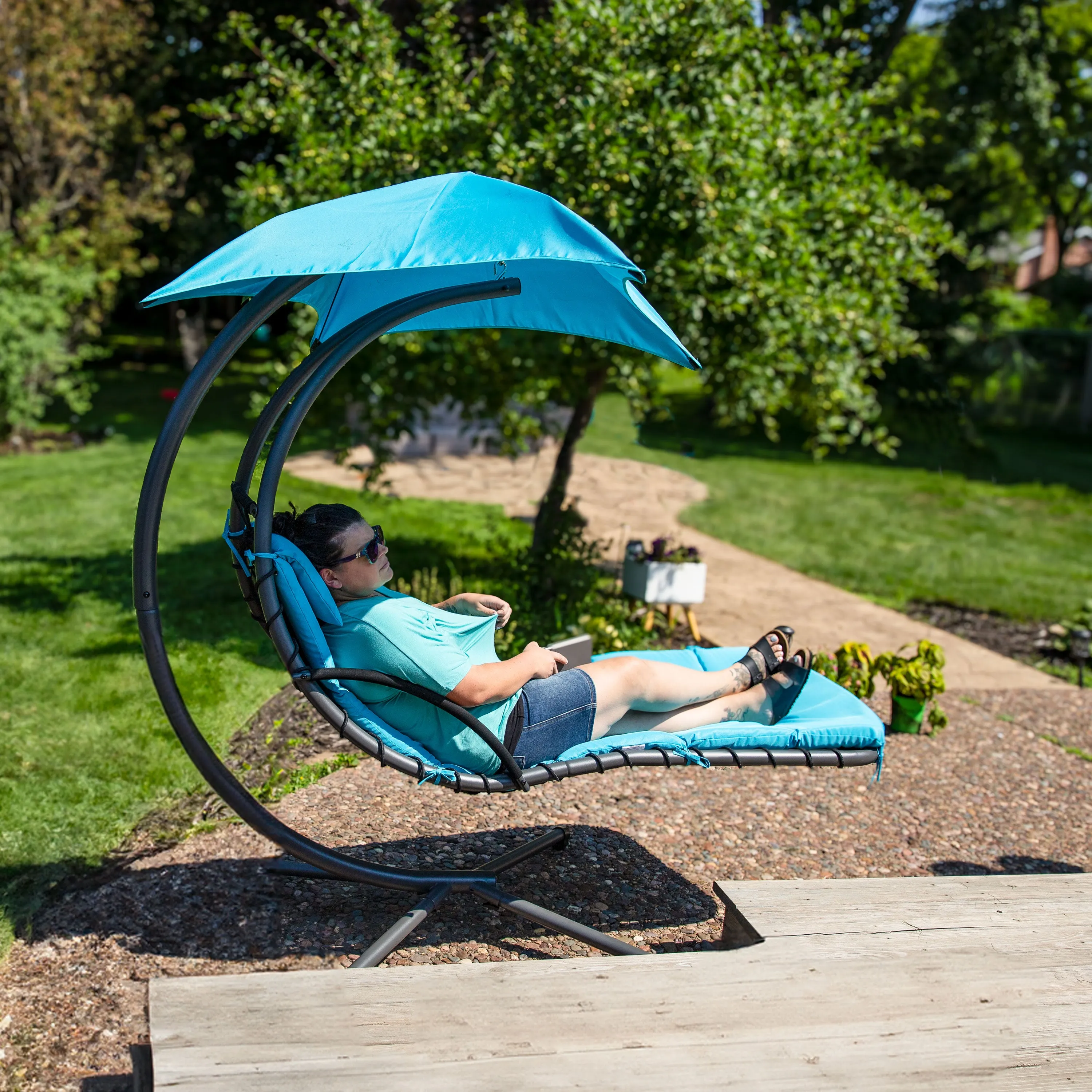 Sunnydaze Floating Chaise Lounge Chair with Umbrella