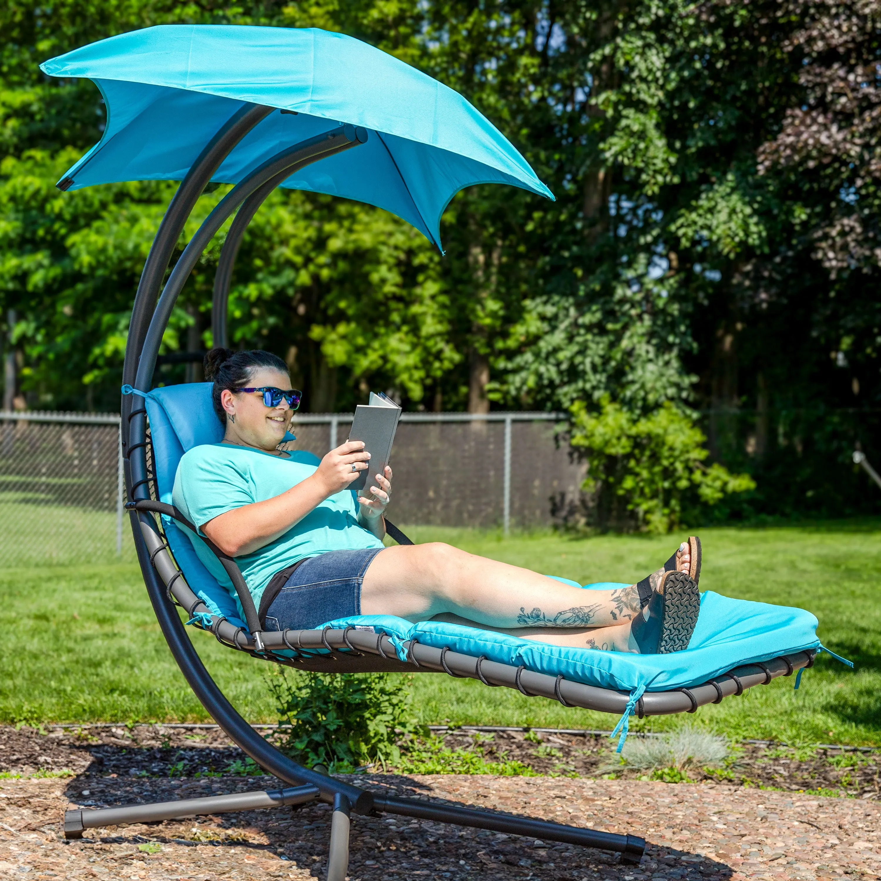 Sunnydaze Floating Chaise Lounge Chair with Umbrella