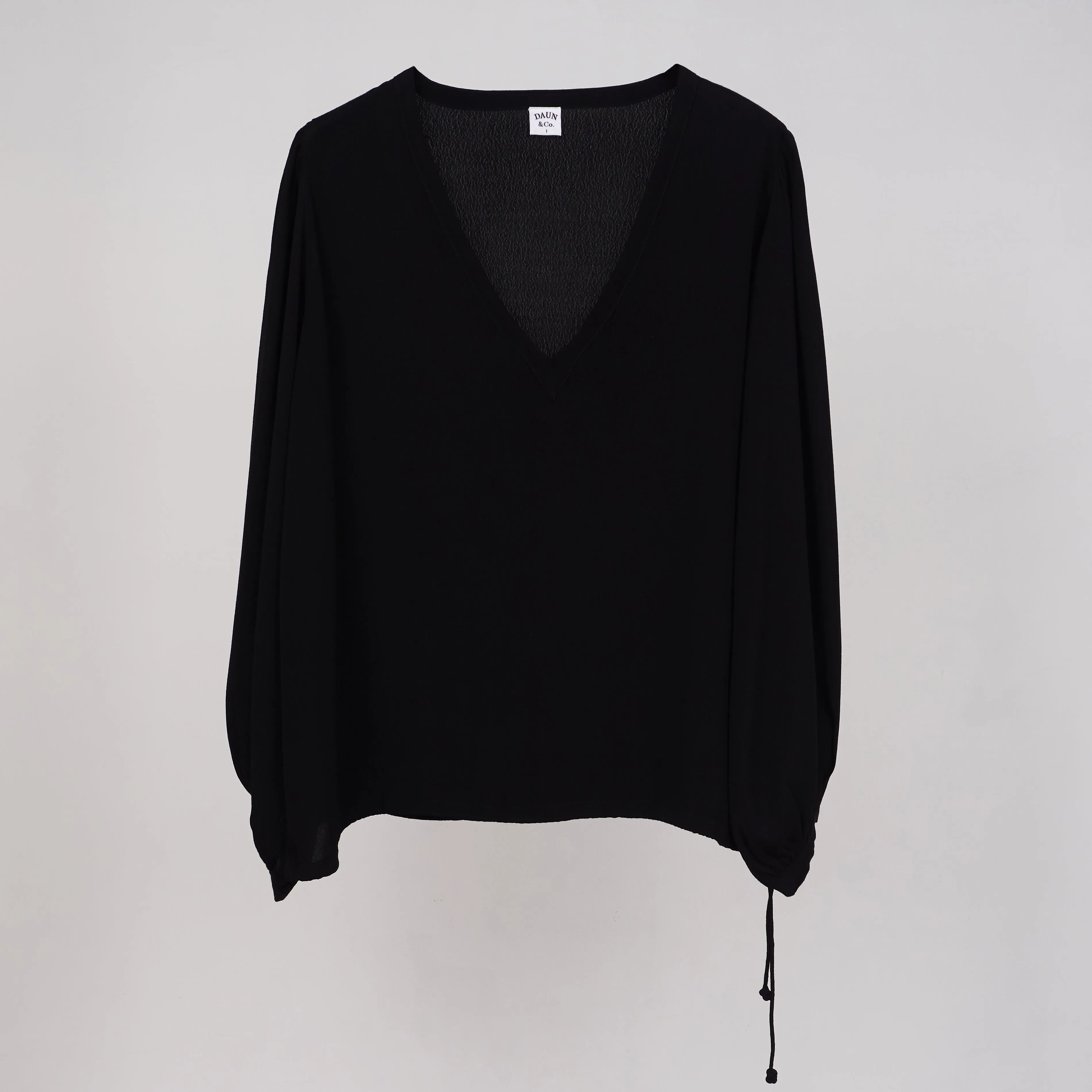 TEE V LONG SLEEVE TOP - Rayon Fujette Crepe | Black