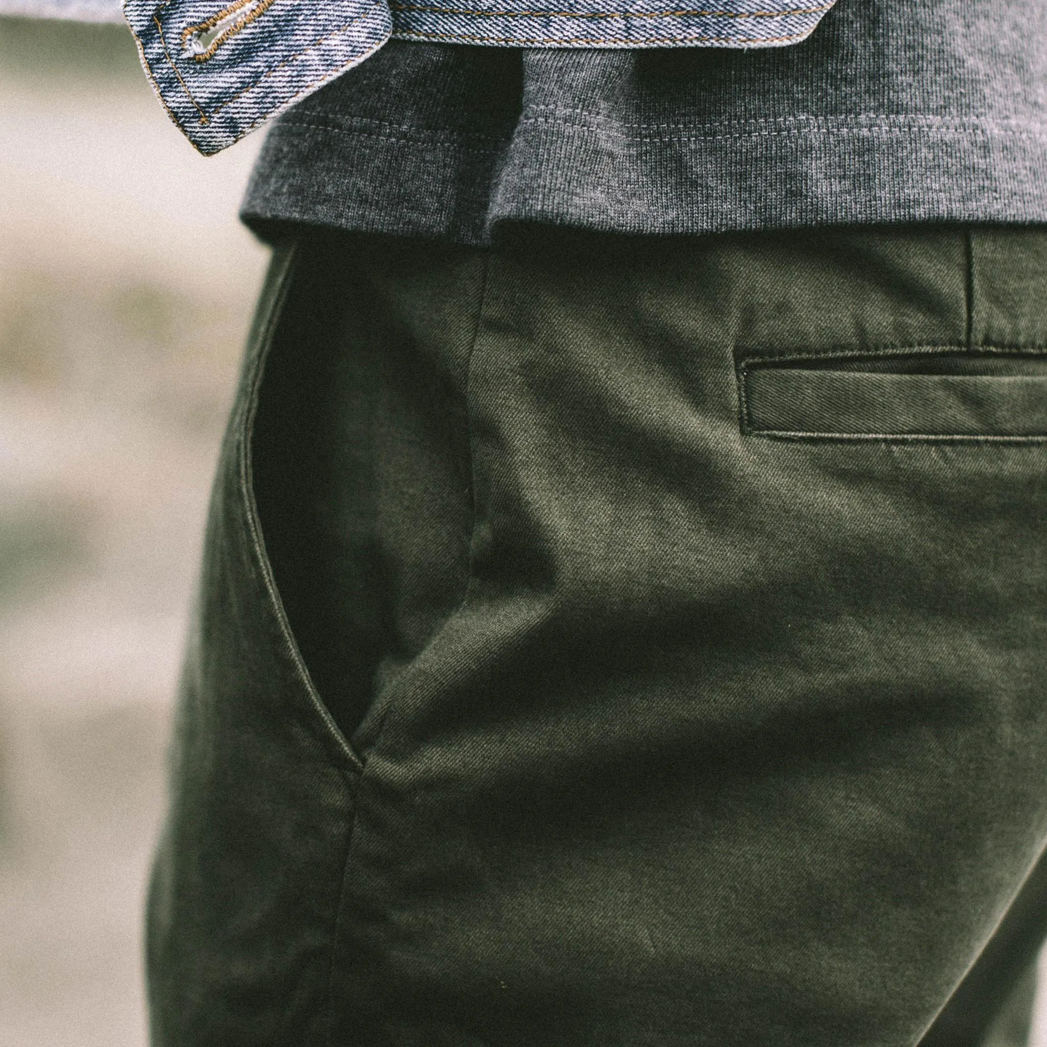 The Slim Chino in Organic Olive